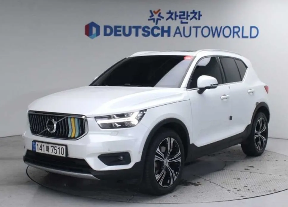 Volvo XC40 — фото 1