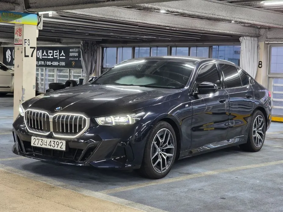 BMW 5-Series — фото 1