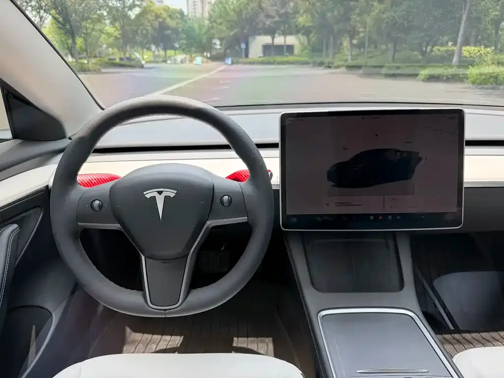 Tesla Model 3 — фото 3