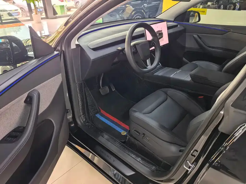 Tesla Model Y — фото 8
