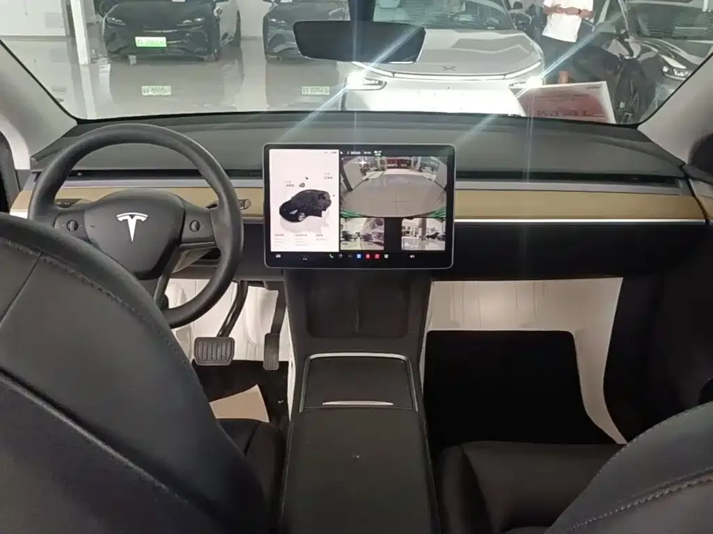 Tesla Model Y — фото 2