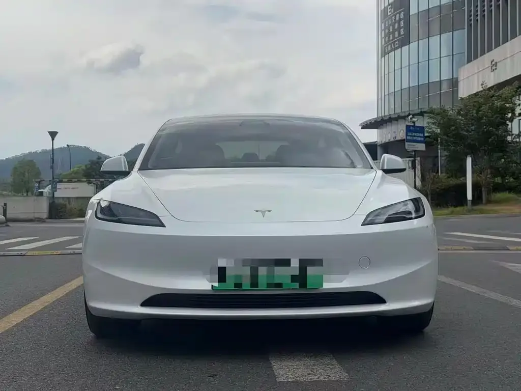 Tesla Model 3 — фото 3