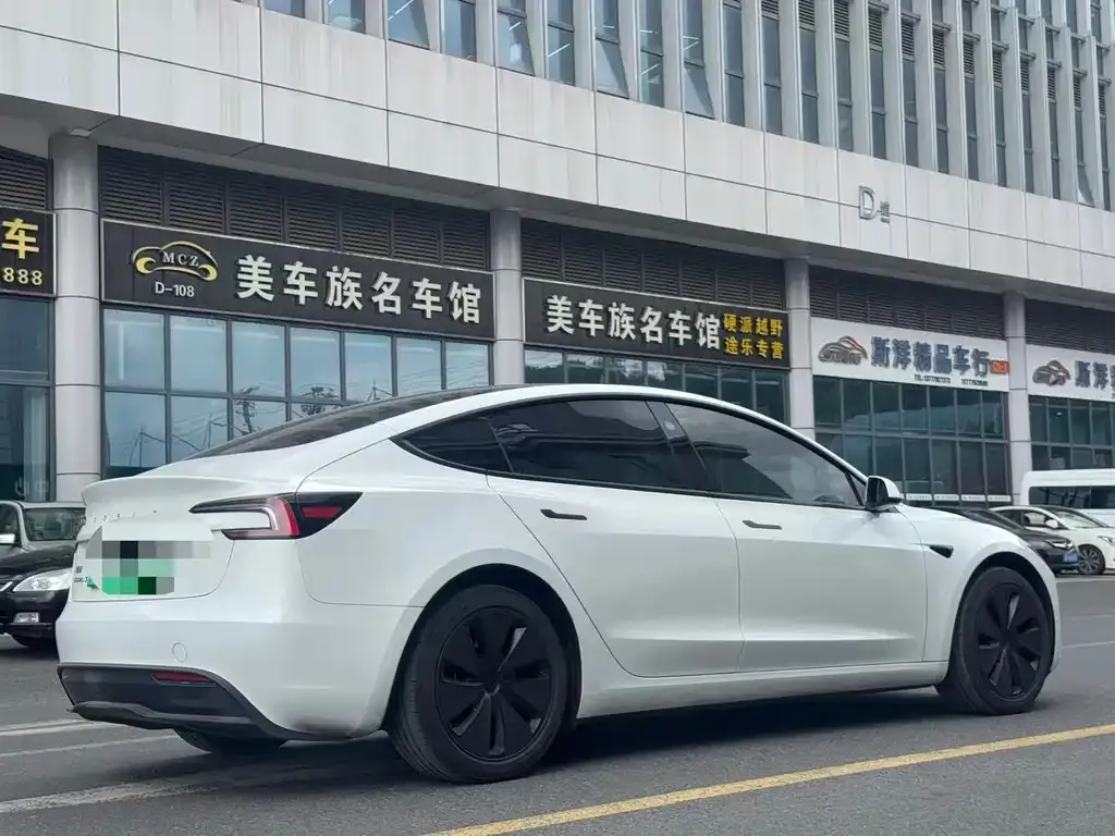 Tesla Model 3 — фото 4