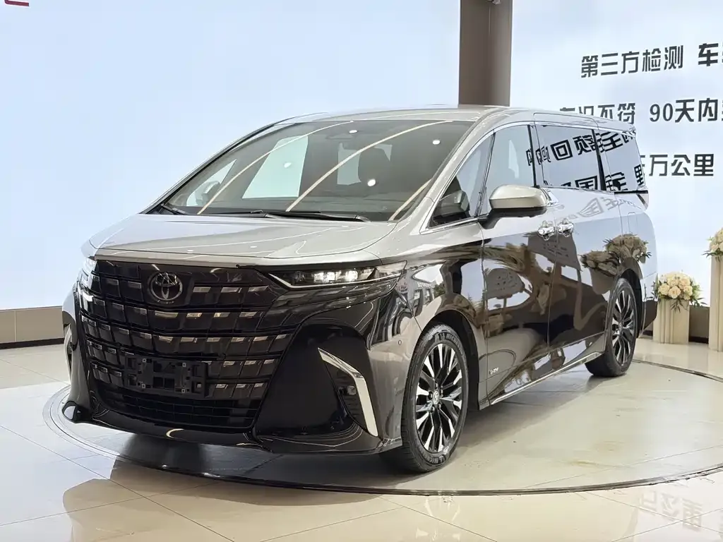 Toyota Alphard — фото 1
