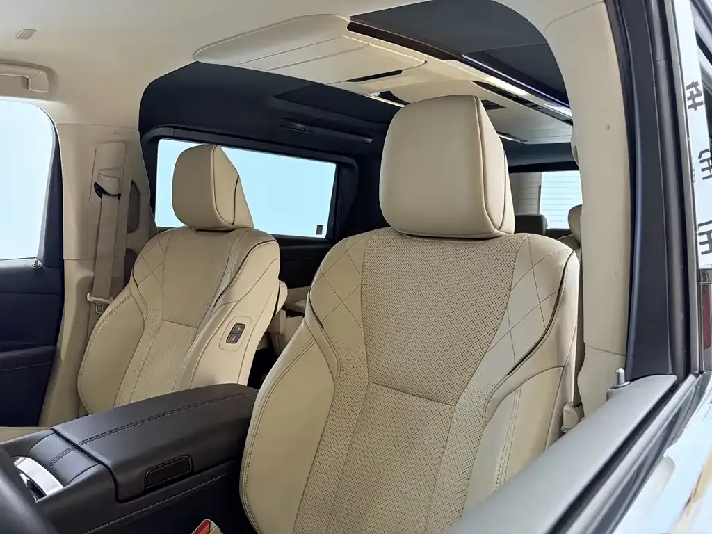 Toyota Alphard — фото 9