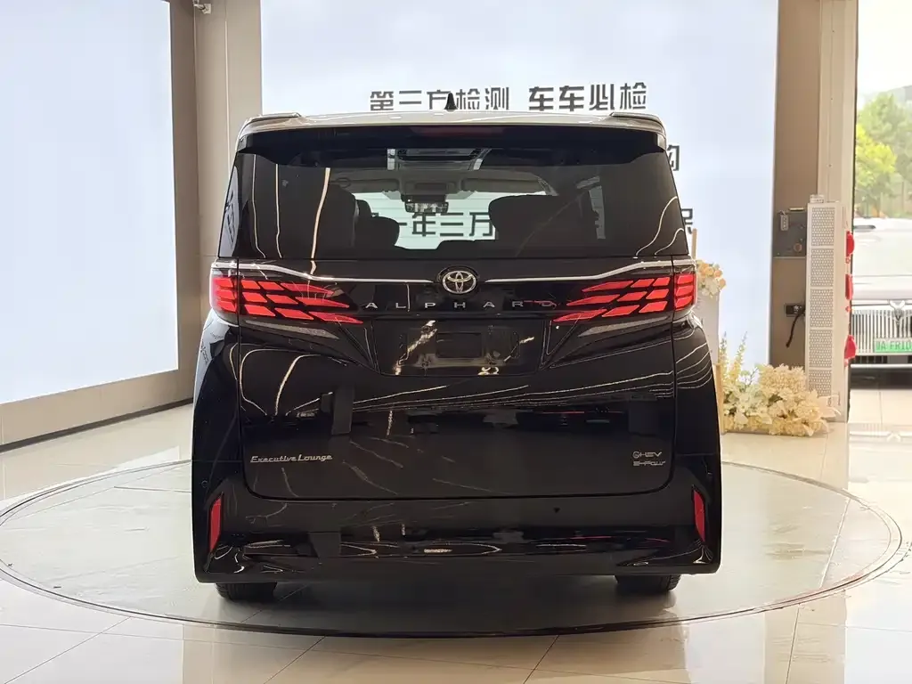 Toyota Alphard — фото 4