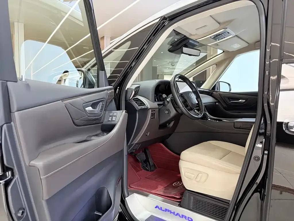 Toyota Alphard — фото 7