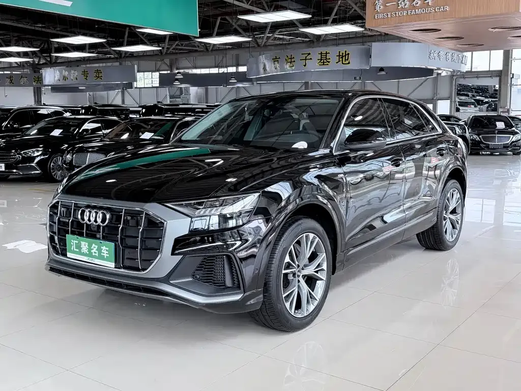 Audi Q8 — фото 1
