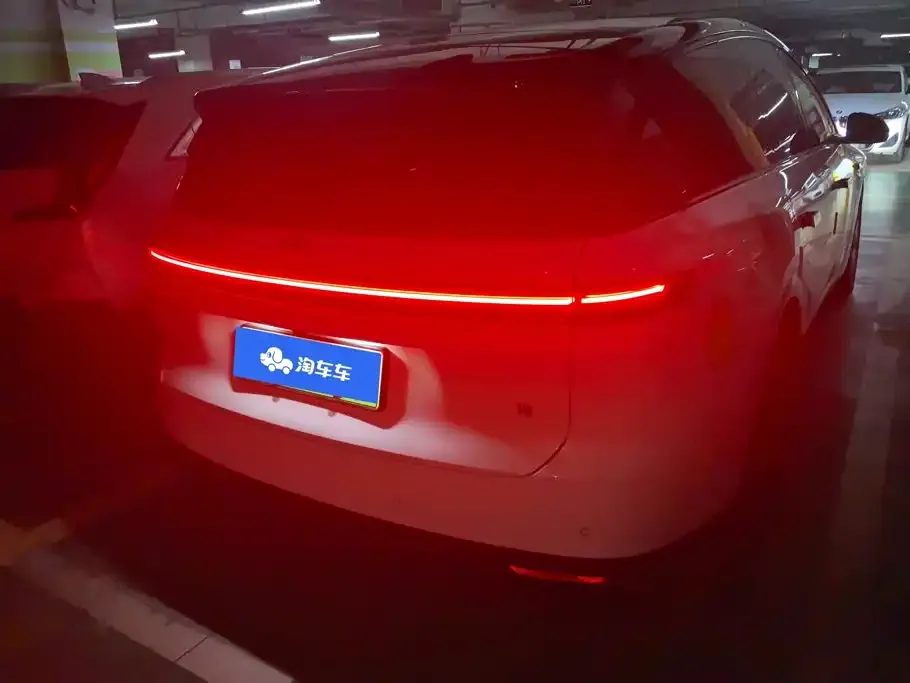Li Auto i8 — фото 8