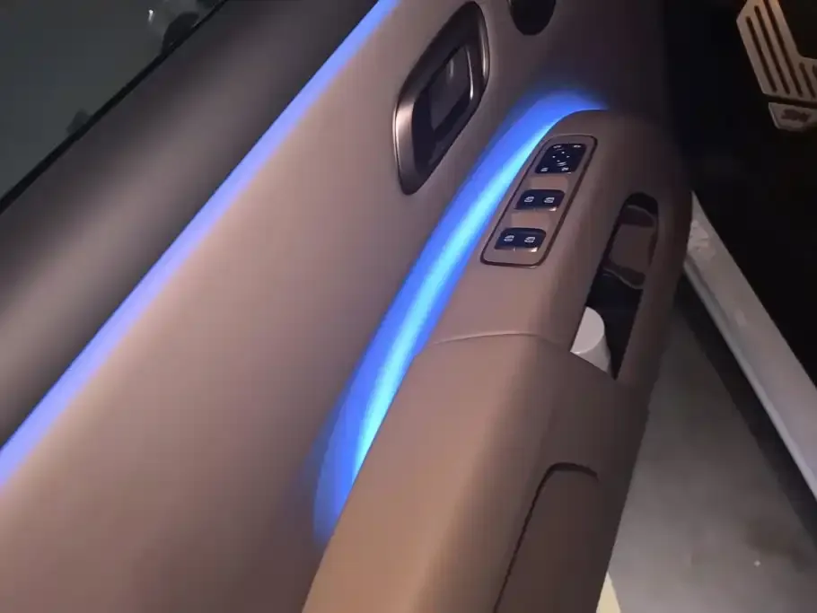 Li Auto i8 — фото 4
