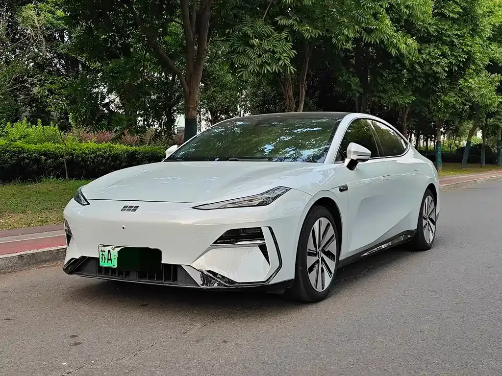 Geely Galaxy E8 — фото 1