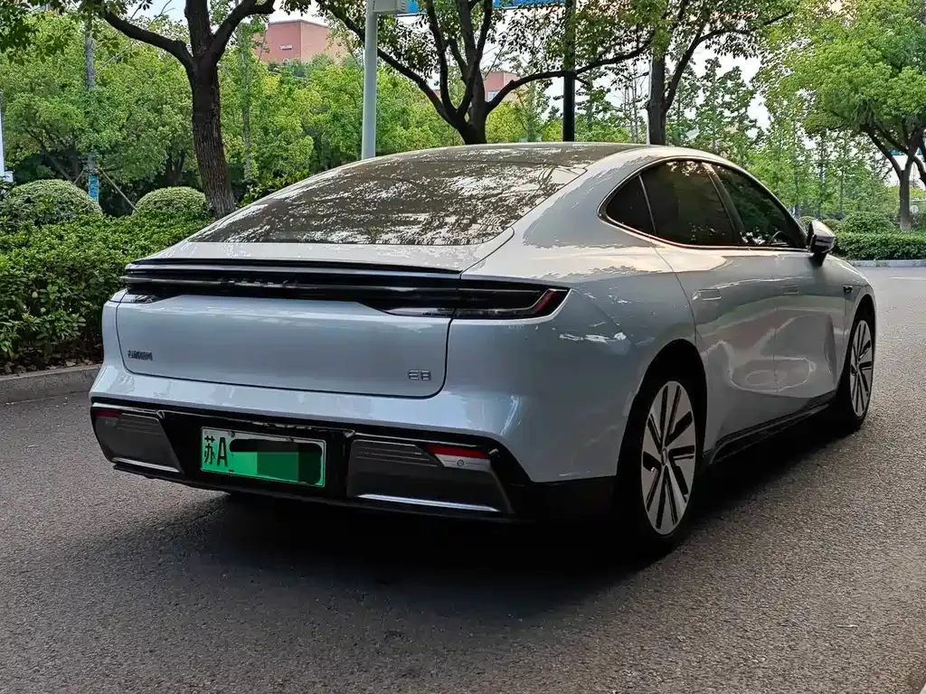 Geely Galaxy E8 — фото 3