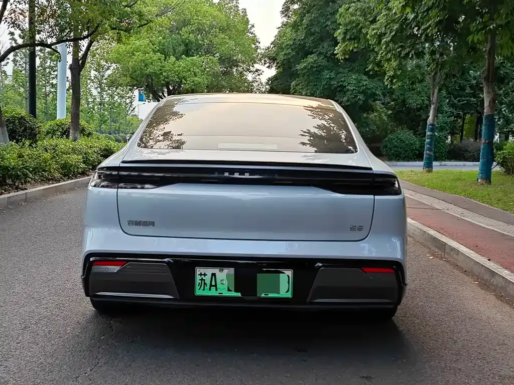 Geely Galaxy E8 — фото 10