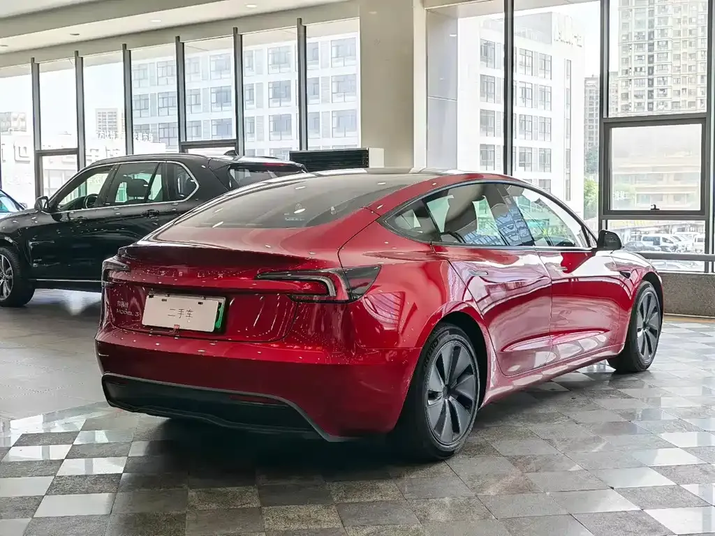 Tesla Model 3 — фото 6