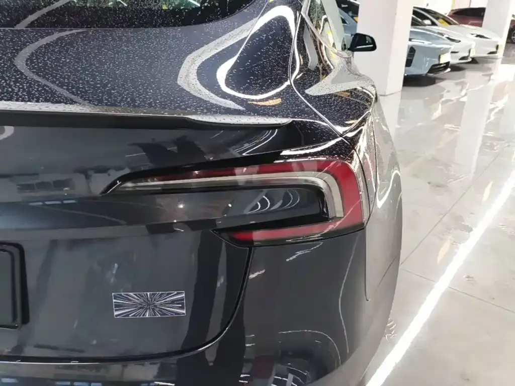 Tesla Model 3 — фото 8