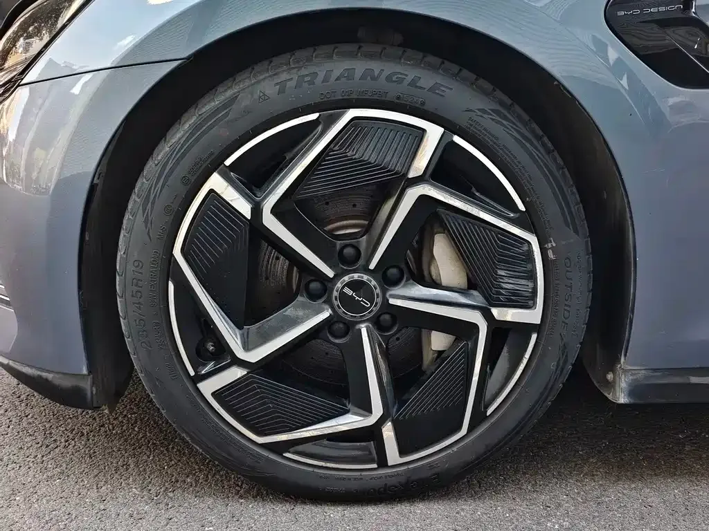 BYD Seal — фото 8