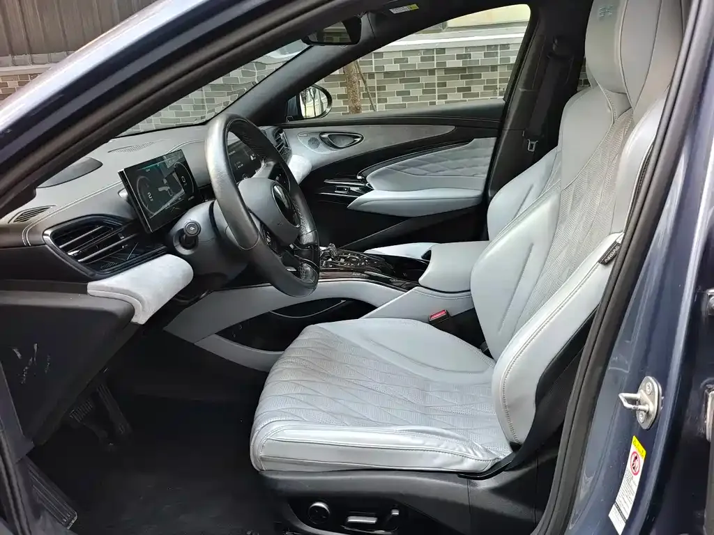 BYD Seal — фото 3