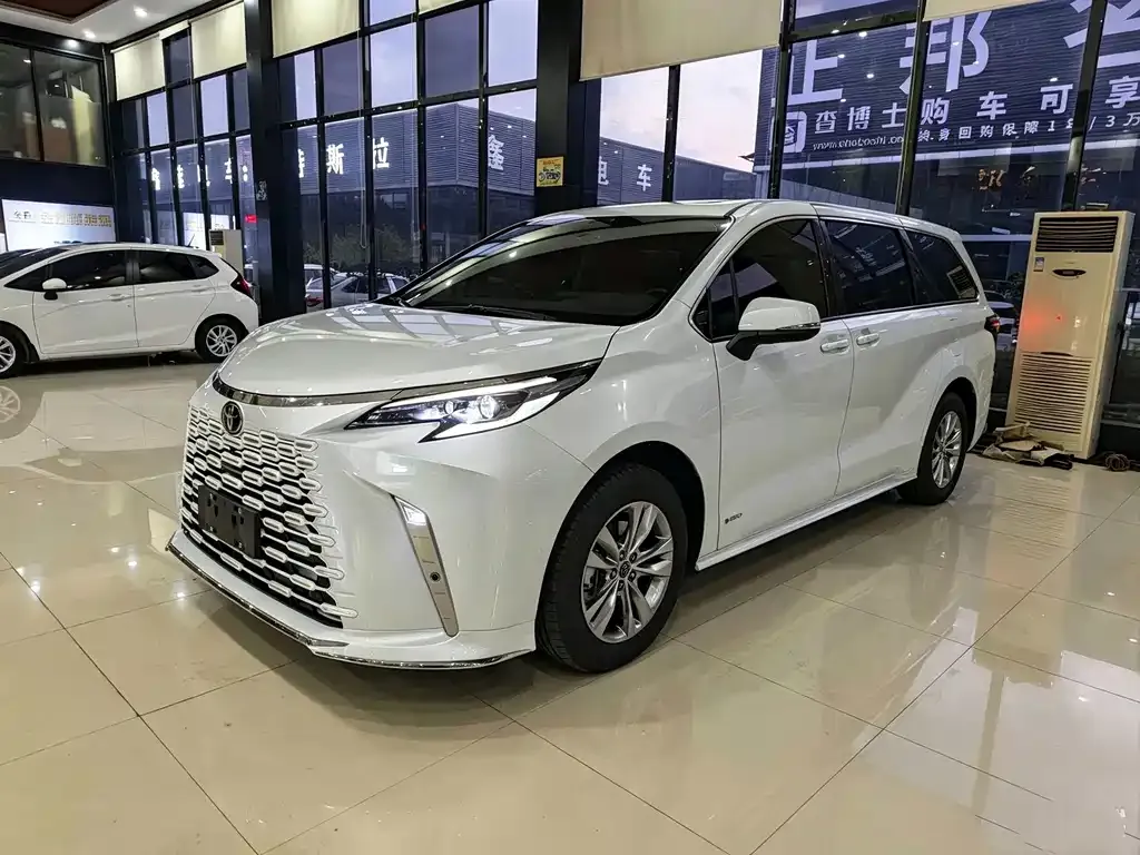 Toyota Sienna — фото 1