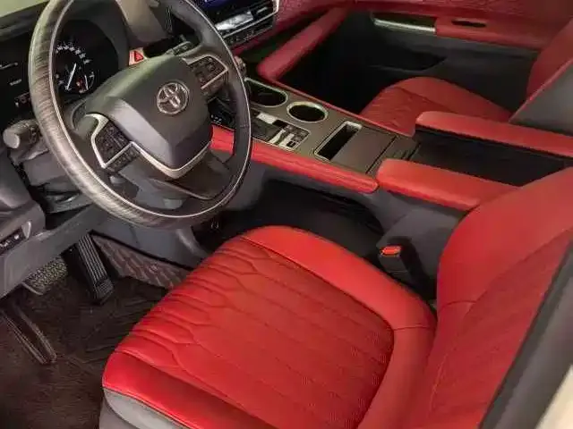 Toyota Sienna — фото 2