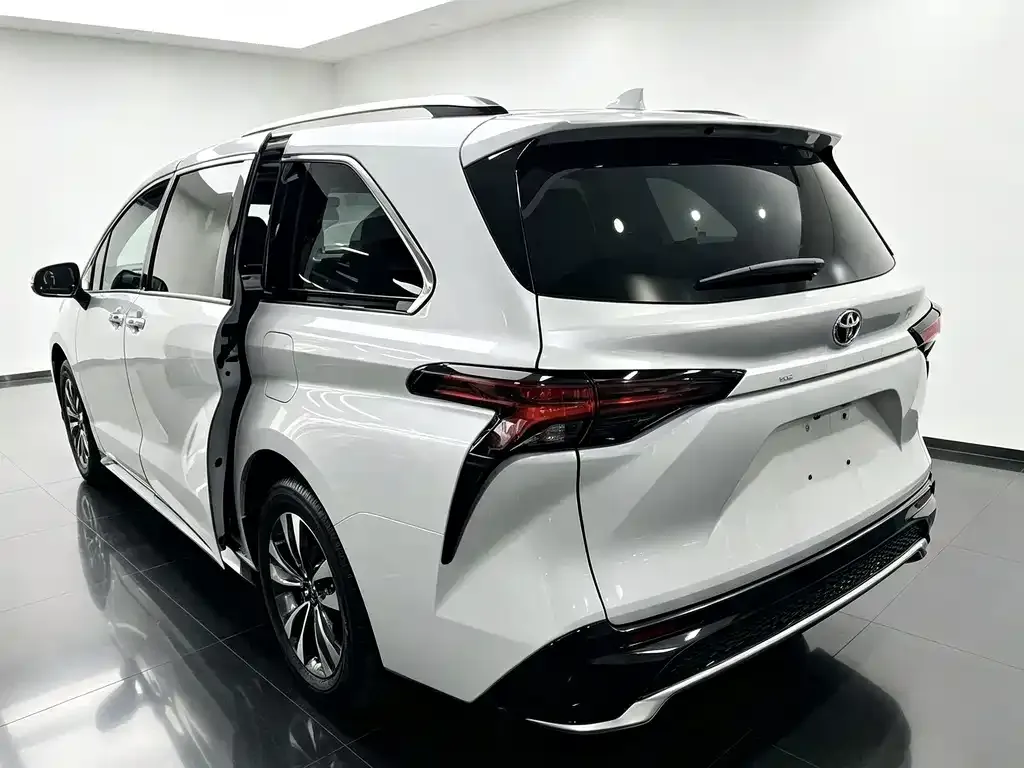 Toyota Granvia — фото 5