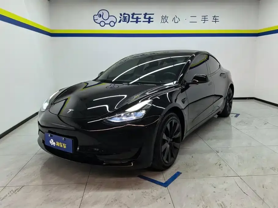 Tesla Model 3 — фото 1