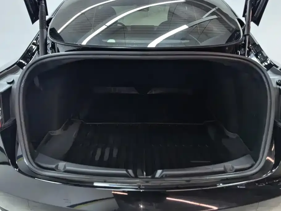 Tesla Model 3 — фото 9