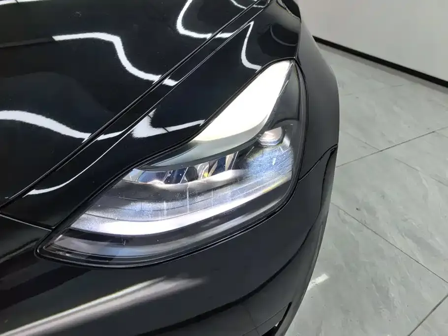 Tesla Model 3 — фото 4