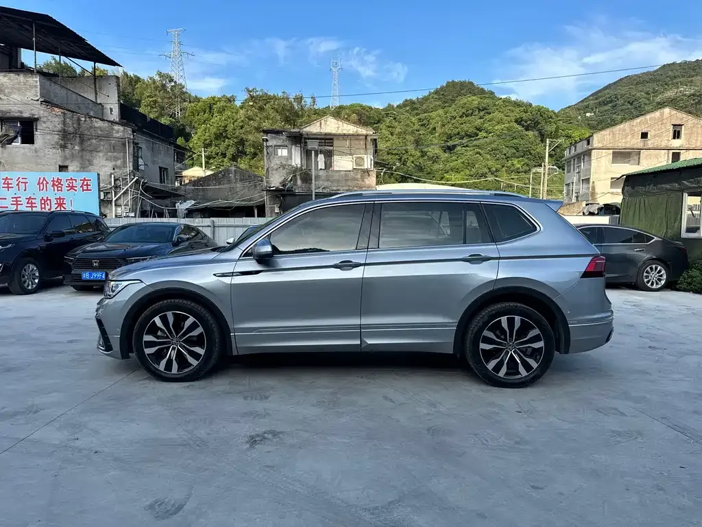 Volkswagen Tiguan L — фото 3