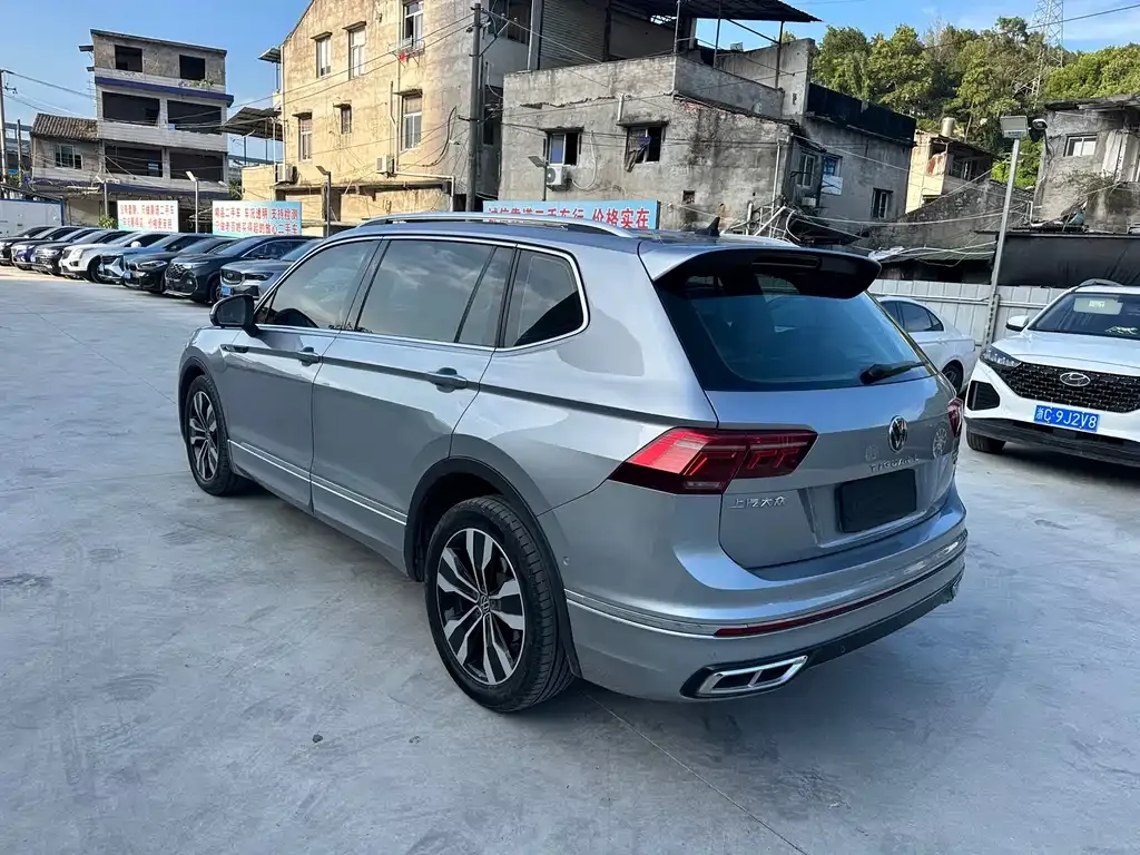 Volkswagen Tiguan L — фото 2