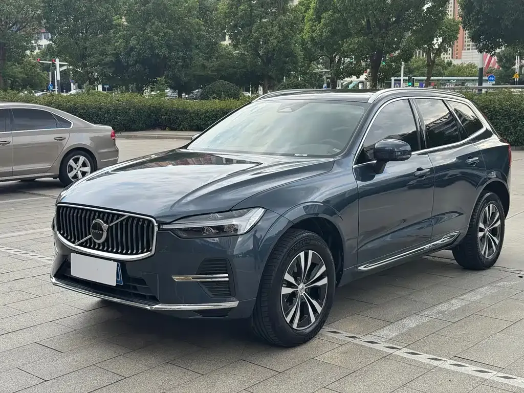 Volvo XC60 — фото 1