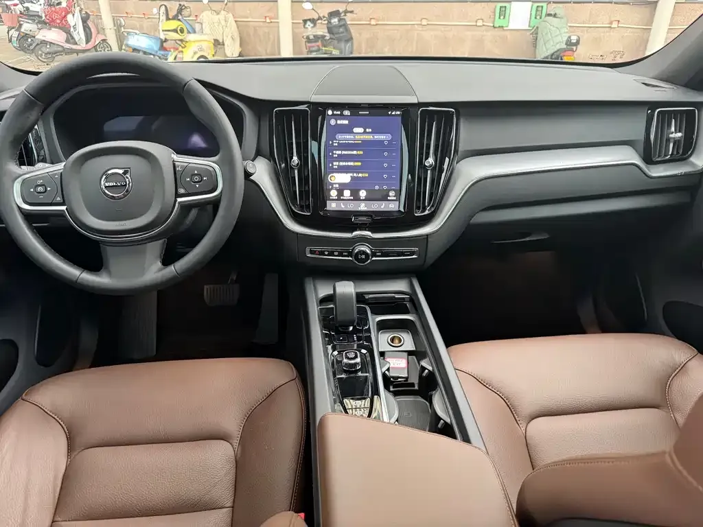 Volvo XC60 — фото 10