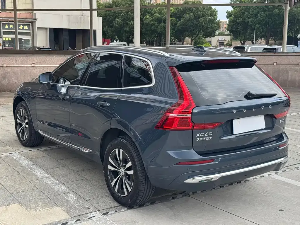 Volvo XC60 — фото 8