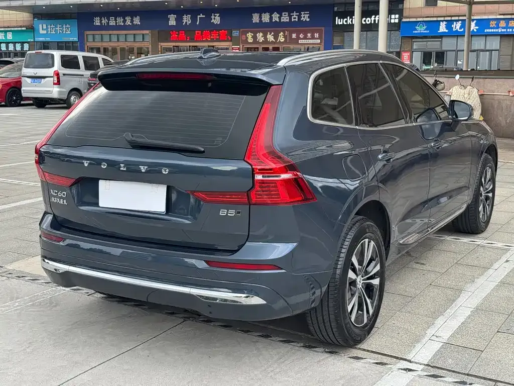 Volvo XC60 — фото 9