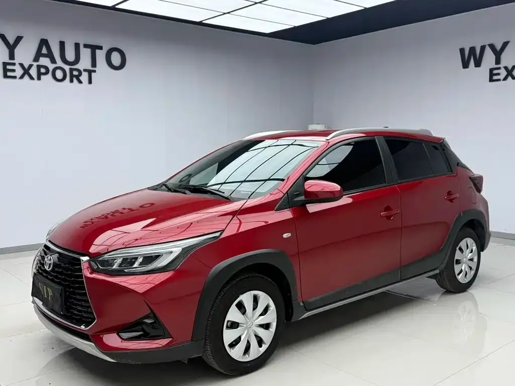Toyota Yaris L — фото 1