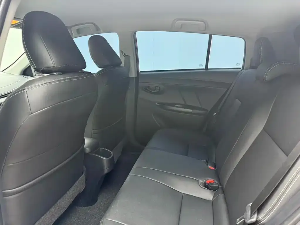 Toyota Yaris L — фото 4
