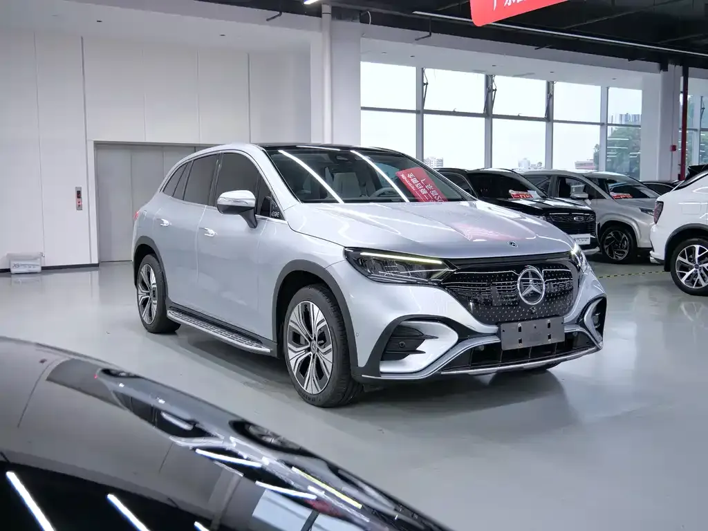 Mercedes-Benz EQE SUV — фото 3