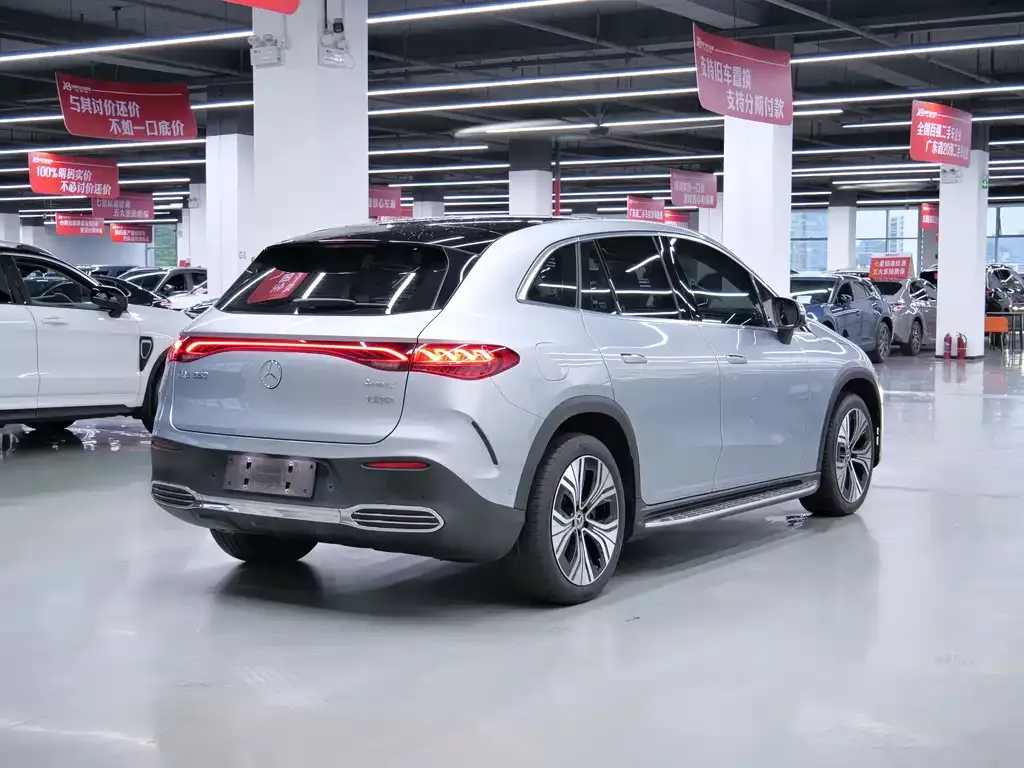 Mercedes-Benz EQE SUV — фото 7