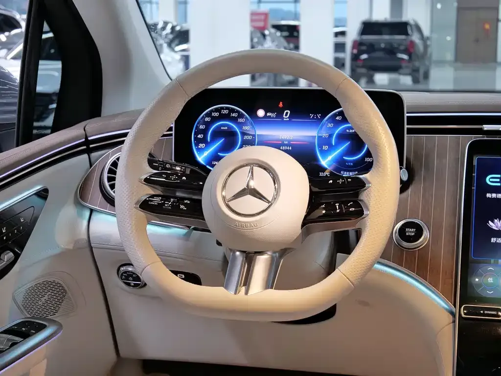 Mercedes-Benz EQE SUV — фото 6