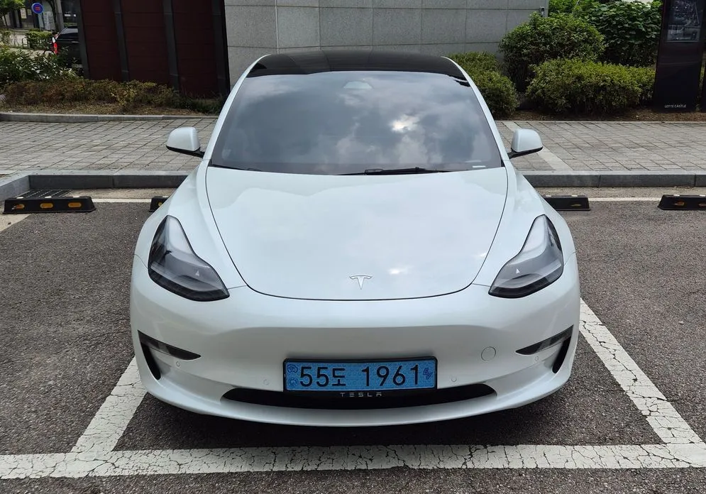 Tesla Model 3 — фото 1