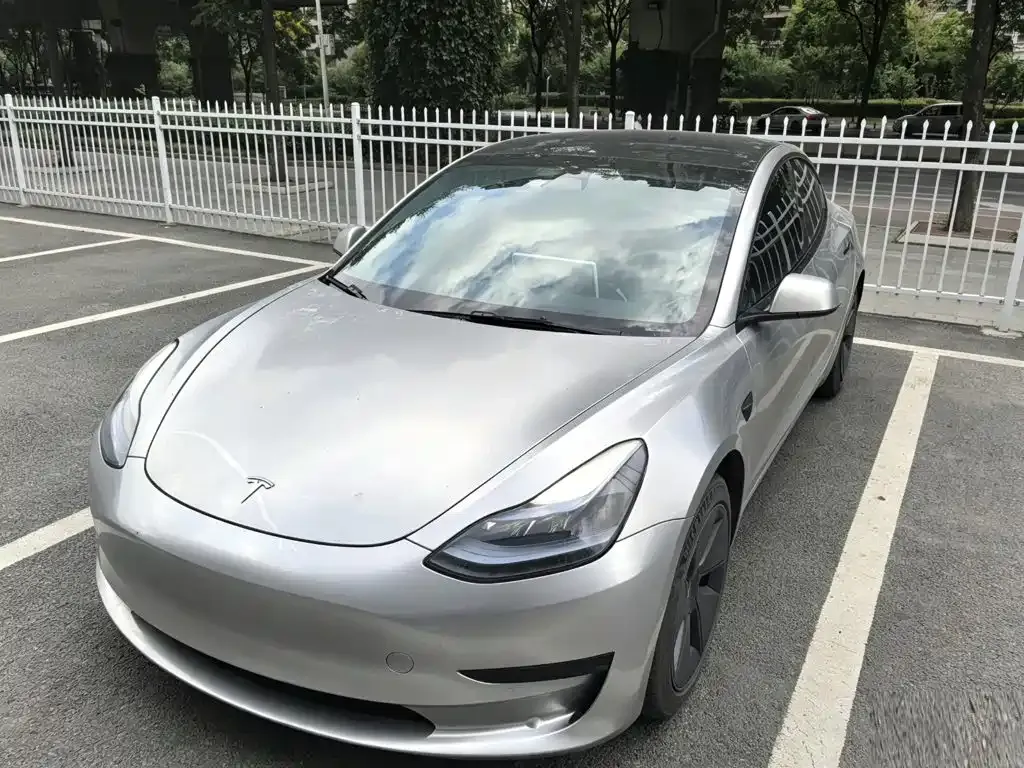 Tesla Model 3 — фото 1