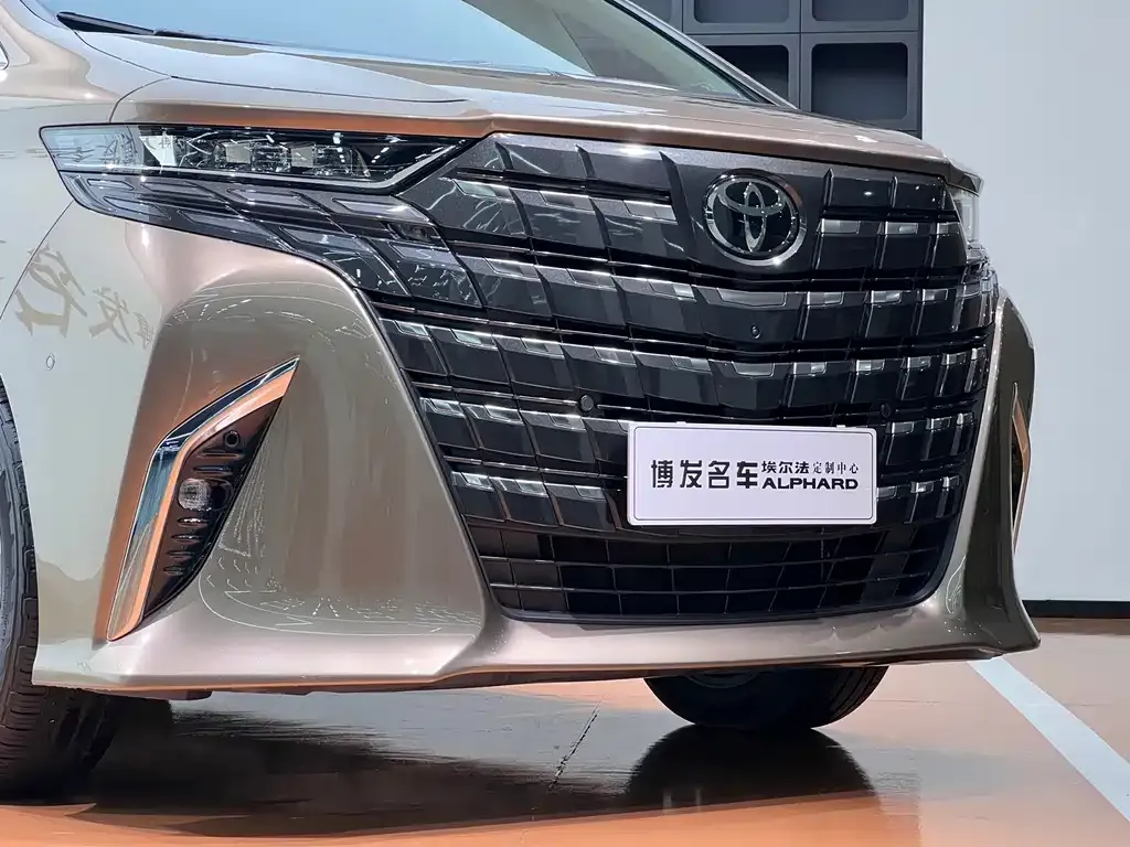 Toyota Alphard — фото 2