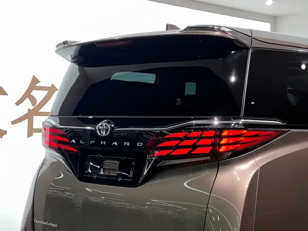 Toyota Alphard — фото 7