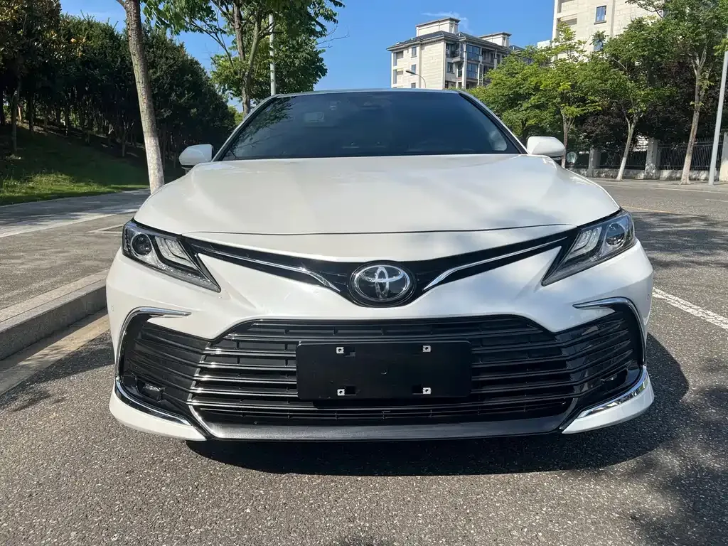 Toyota Camry — фото 8