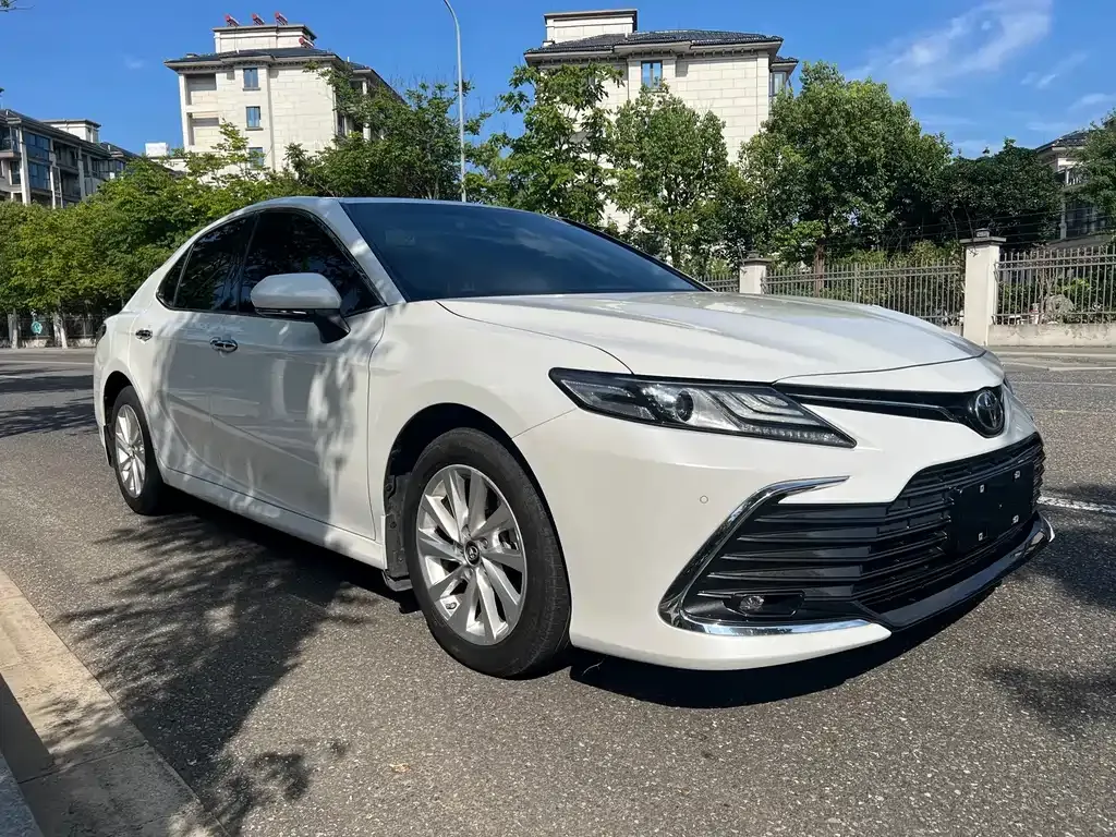 Toyota Camry — фото 5