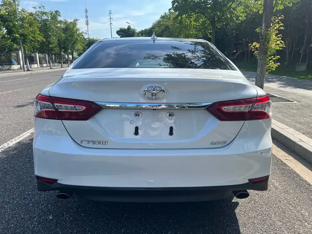 Toyota Camry — фото 3