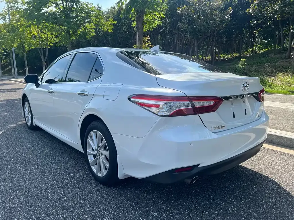 Toyota Camry — фото 10