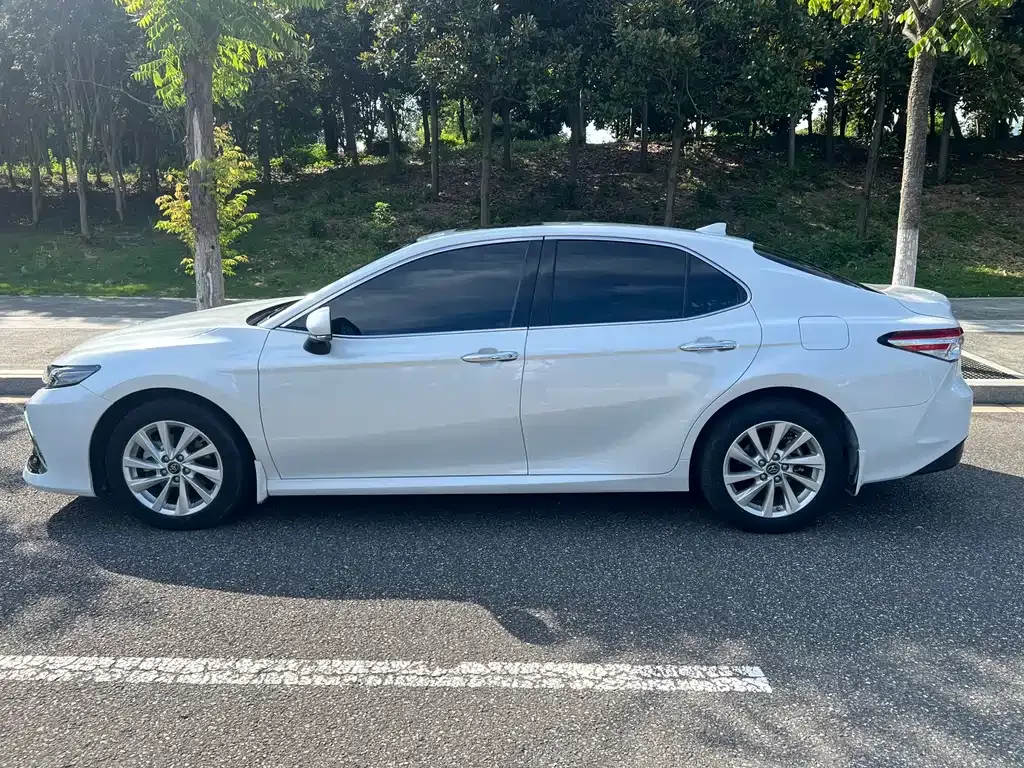 Toyota Camry — фото 4