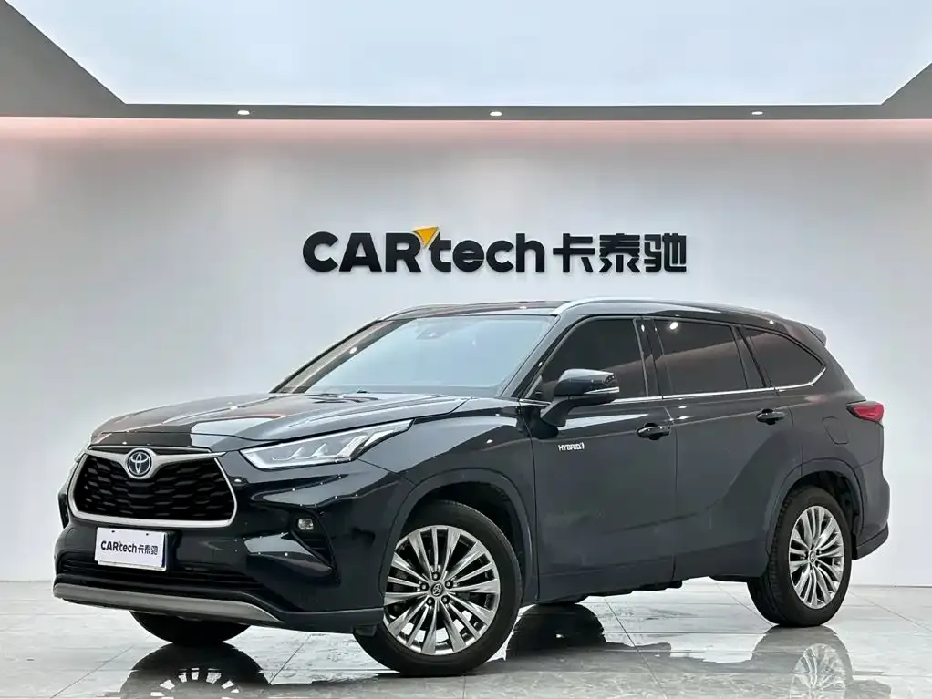 Toyota Highlander — фото 1