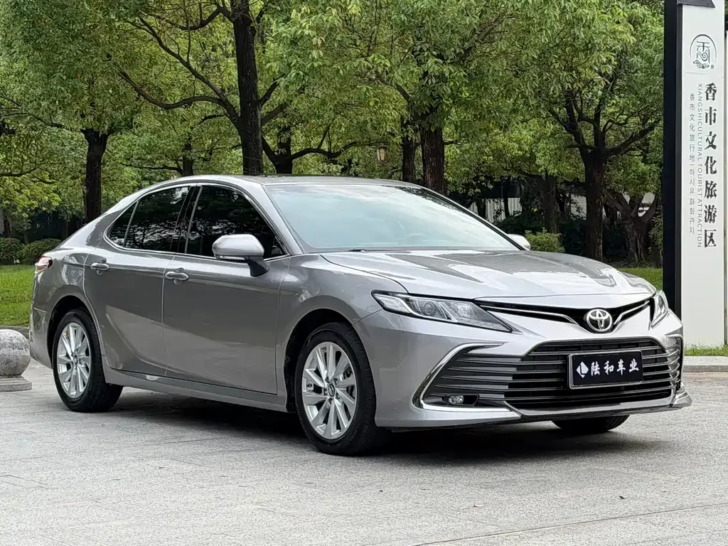 Toyota Camry — фото 10