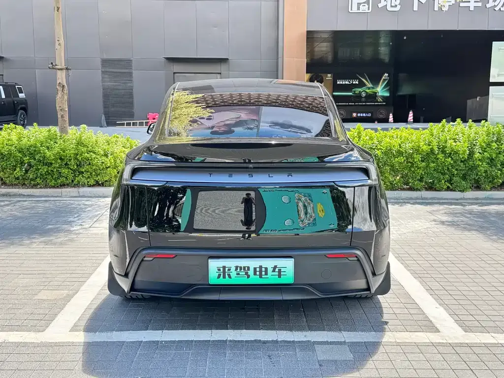 Tesla Model Y — фото 8